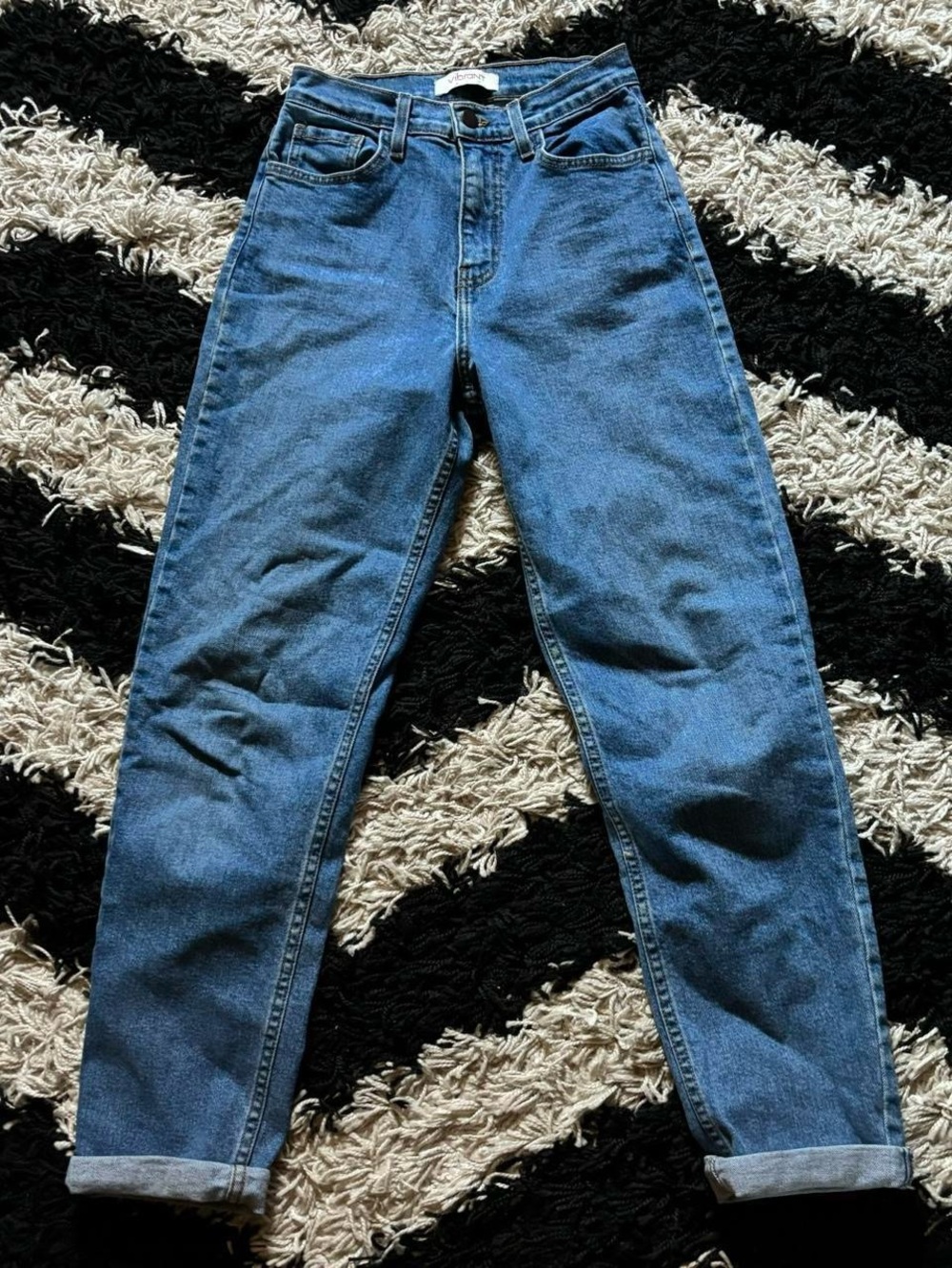 Vibrant MIU Medium Wash Denim Straight Leg High Waisted Jeans Women’s 3 (W25)